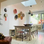Beautiful London Victorian House, Sleeps 12